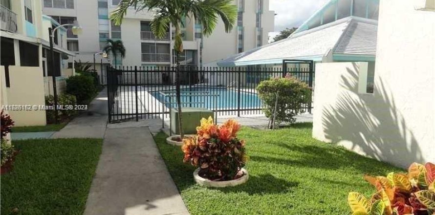 Condominio en Lauderhill, Florida, 1 dormitorio  № 1281981