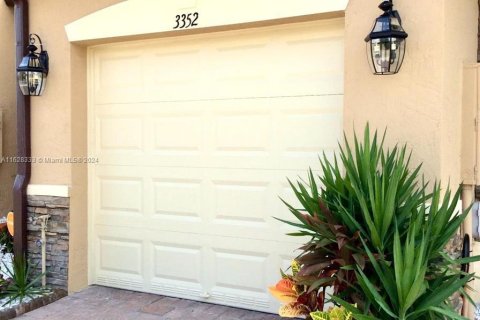 Townhouse in Hialeah, Florida 3 bedrooms, 153.29 sq.m. № 1282302 - photo 8