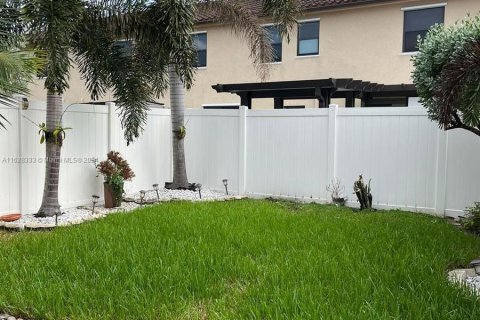 Adosado en venta en Hialeah, Florida, 3 dormitorios, 153.29 m2 № 1282302 - foto 9