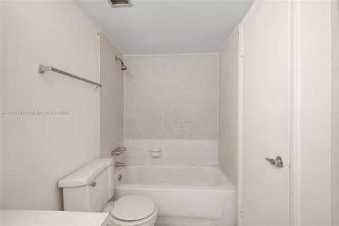 Condo in Miami, Florida, 1 bedroom  № 1355106 - photo 19