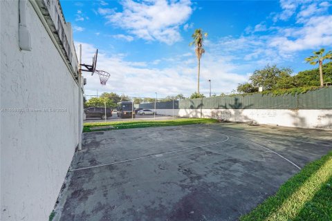 Condo in Miami, Florida, 1 bedroom  № 1355106 - photo 28