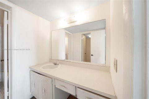 Condo in Miami, Florida, 1 bedroom  № 1355106 - photo 21