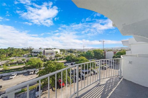 Condo in Miami, Florida, 1 bedroom  № 1355106 - photo 12