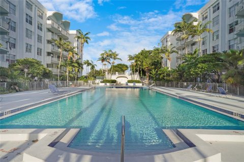 Condo in Miami, Florida, 1 bedroom  № 1355106 - photo 26