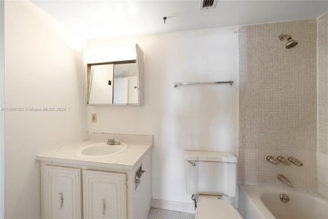 Condo in Miami, Florida, 1 bedroom  № 1355106 - photo 20