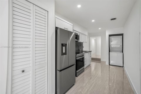 Apartamento en alquiler en Miami, Florida, 3 dormitorios, 89.19 m2 № 1355182 - foto 7