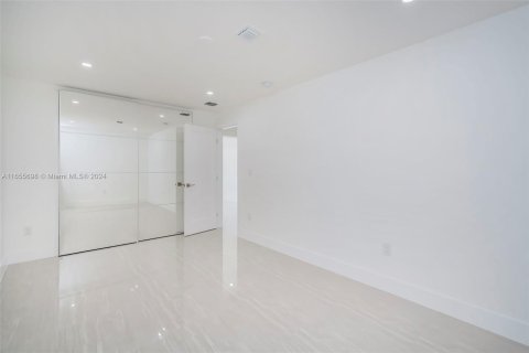 Apartamento en alquiler en Miami, Florida, 3 dormitorios, 89.19 m2 № 1355182 - foto 12