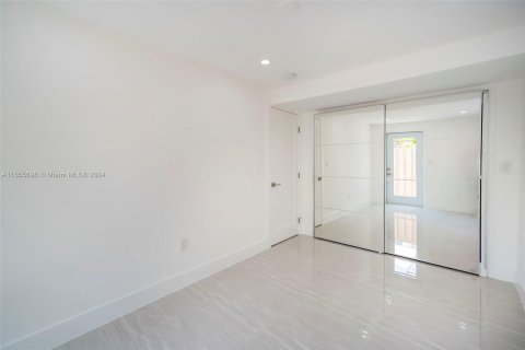 Apartamento en alquiler en Miami, Florida, 3 dormitorios, 89.19 m2 № 1355182 - foto 11