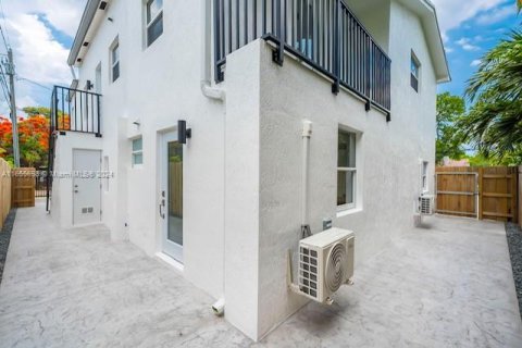 Apartamento en alquiler en Miami, Florida, 3 dormitorios, 89.19 m2 № 1355182 - foto 20