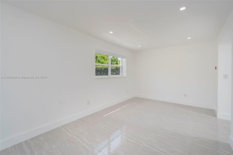 Apartamento en alquiler en Miami, Florida, 3 dormitorios, 89.19 m2 № 1355182 - foto 5