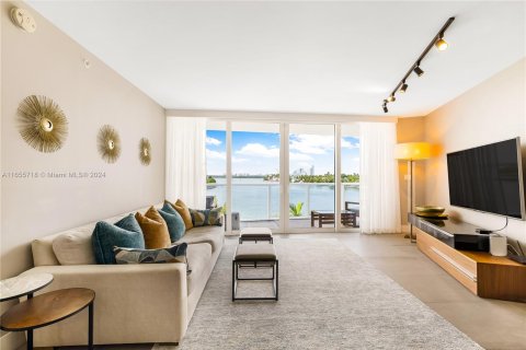 Apartamento en alquiler en Bay Harbor Islands, Florida, 2 dormitorios, 106.19 m2 № 1355183 - foto 3