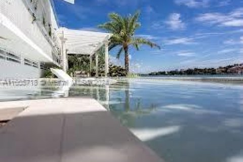 Apartment in Bay Harbor Islands, Florida 2 bedrooms, 106.19 sq.m. № 1355183 - photo 30