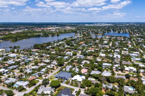 House in Delray Beach, Florida 2 bedrooms, 148.74 sq.m. № 1141391 - photo 1