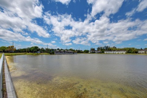 Adosado en venta en Lake Worth, Florida, 2 dormitorios, 151.62 m2 № 1141419 - foto 15