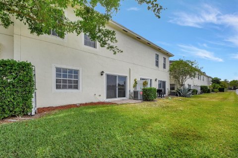 Townhouse in Lake Worth, Florida 2 bedrooms, 151.62 sq.m. № 1141419 - photo 18