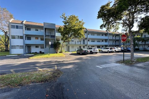 Condo in Tamarac, Florida, 2 bedrooms  № 1141345 - photo 20