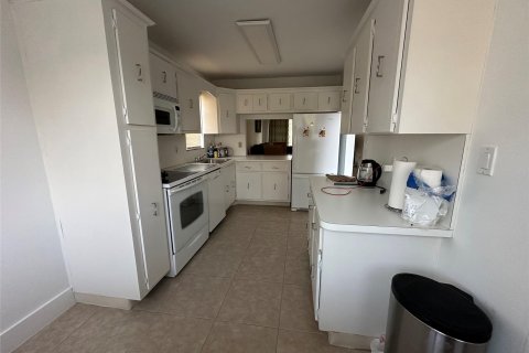 Condo in Tamarac, Florida, 2 bedrooms  № 1141345 - photo 17