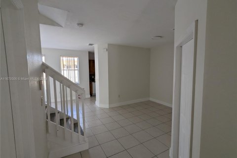 Townhouse in Homestead, Florida 4 bedrooms, 150.13 sq.m. № 1391969 - photo 9