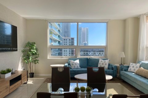 Condo in Miami, Florida, 2 bedrooms  № 1391973 - photo 2