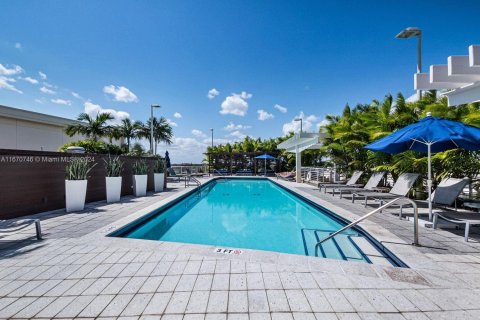 Condo in Miami, Florida, 2 bedrooms  № 1391973 - photo 16