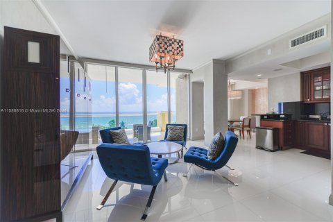 Condo in Sunny Isles Beach, Florida, 3 bedrooms  № 1178707 - photo 2