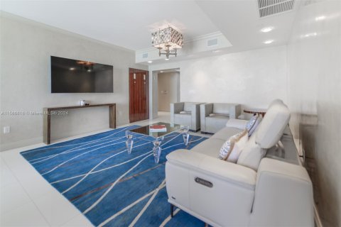 Condominio en venta en Sunny Isles Beach, Florida, 3 dormitorios, 205.69 m2 № 1178707 - foto 7