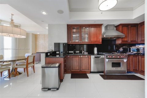 Condominio en venta en Sunny Isles Beach, Florida, 3 dormitorios, 205.69 m2 № 1178707 - foto 11