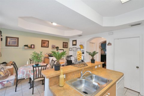 Townhouse in Dania Beach, Florida 3 bedrooms, 150.04 sq.m. № 1178708 - photo 8