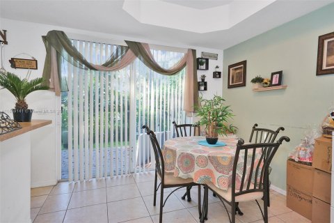 Townhouse in Dania Beach, Florida 3 bedrooms, 150.04 sq.m. № 1178708 - photo 7