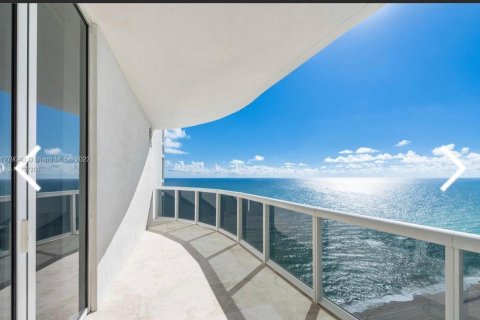 Copropriété à louer à Sunny Isles Beach, Floride: 2 chambres, 168.25 m2 № 120328 - photo 1