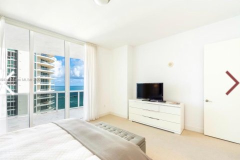 Condo in Sunny Isles Beach, Florida, 2 bedrooms  № 120328 - photo 12