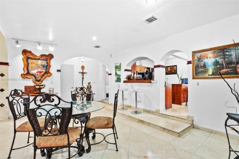 Villa ou maison à vendre à Hialeah, Floride: 4 chambres, 100.33 m2 № 835764 - photo 18