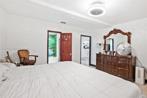 Casa en venta en Hialeah, Florida, 4 dormitorios, 100.33 m2 № 835764 - foto 13
