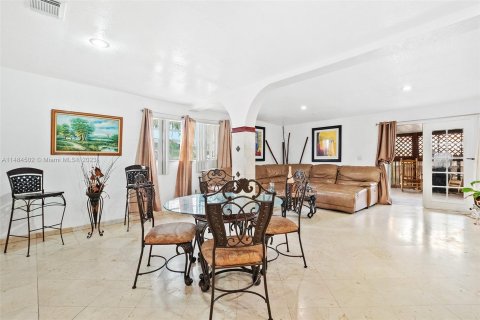Casa en venta en Hialeah, Florida, 4 dormitorios, 100.33 m2 № 835764 - foto 19