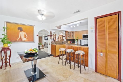 Casa en venta en Hialeah, Florida, 4 dormitorios, 100.33 m2 № 835764 - foto 6
