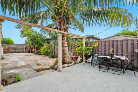 Villa ou maison à vendre à Hialeah, Floride: 4 chambres, 100.33 m2 № 835764 - photo 23