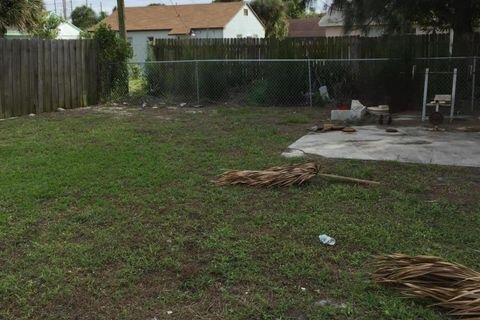 House in Riviera Beach, Florida 2 bedrooms, 66.89 sq.m. № 849986 - photo 1
