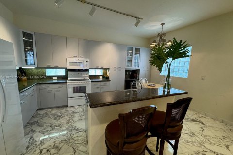 Casa en venta en Hollywood, Florida, 4 dormitorios, 235.69 m2 № 1132125 - foto 12