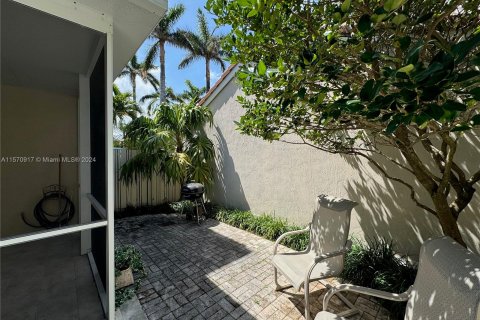 House in Hollywood, Florida 4 bedrooms, 235.69 sq.m. № 1132125 - photo 19