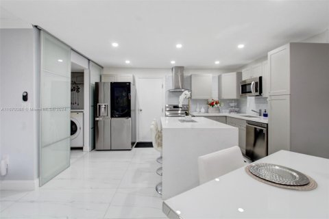 Condominio en venta en Miami, Florida, 2 dormitorios, 115.94 m2 № 1391967 - foto 8