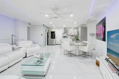 Copropriété à vendre à Miami, Floride: 2 chambres, 115.94 m2 № 1391967 - photo 1