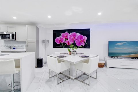 Condominio en venta en Miami, Florida, 2 dormitorios, 115.94 m2 № 1391967 - foto 5