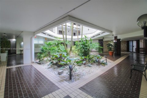 Condo in Miami, Florida, 2 bedrooms  № 1391967 - photo 17