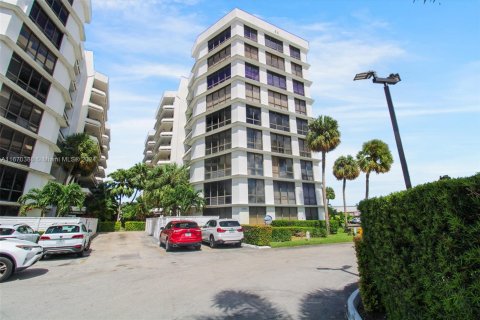 Condo in Miami, Florida, 2 bedrooms  № 1391967 - photo 26