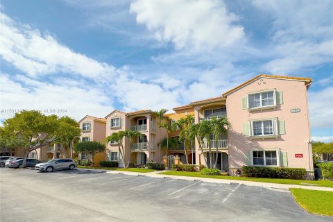 Condominio en venta en Doral, Florida, 3 dormitorios, 136.01 m2 № 1003579 - foto 1