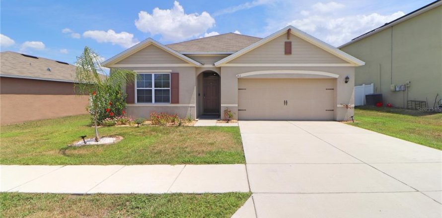 House in Davenport, Florida 4 bedrooms, 171.96 sq.m. № 1249552