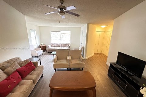 Condo in Fort Myers, Florida, 3 bedrooms  № 983712 - photo 17