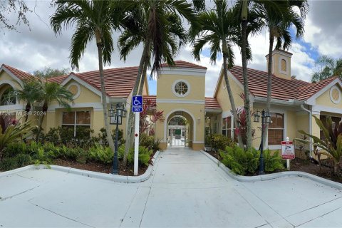 Condo in Fort Myers, Florida, 3 bedrooms  № 983712 - photo 1