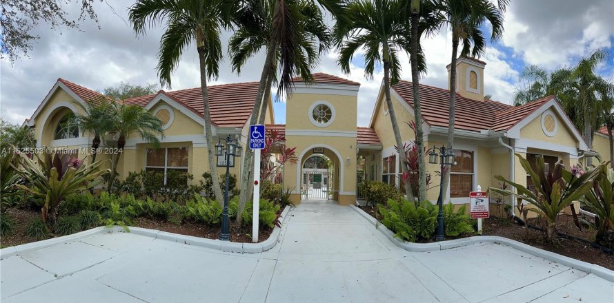 Condo in Fort Myers, Florida, 3 bedrooms  № 983712