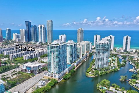 Condo in Sunny Isles Beach, Florida, 2 bedrooms  № 1333243 - photo 10